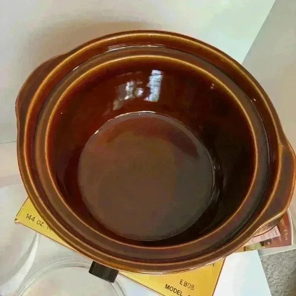 New in box! 1977 Sunbeam Heritage Pot 4 L slow cooker model SC-5 - Picture 3 of 12